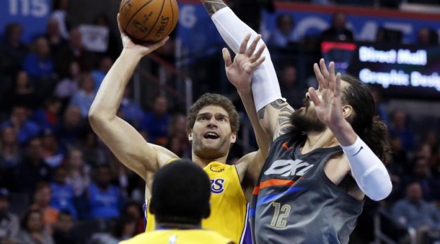 Ảnh nóng NBA 2017-2018: Lakers cũng có thể vả sấp mặt OKC Thunder