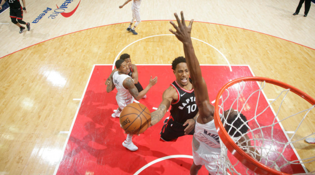 NBA 2017-18, Toronto Raptors 102-95 Washington Wizards: DeMar DeRozan lên tiếng đúng lúc