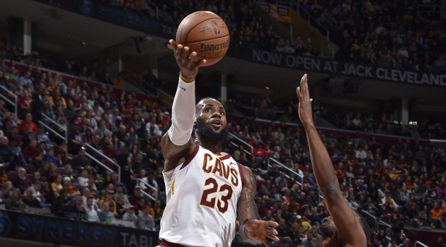 New Orleans 102-107 Cleveland: LeBron James vượt mặt huyền thoại Michael Jordan