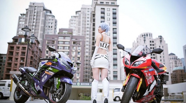 Người đẹp cosplay đọ dáng bộ đôi siêu mô tô Kawasaki ZX10R – ZX14R