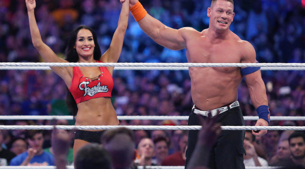 Hậu chia tay, nữ đô vật bốc lửa vẫn qua đêm với John Cena