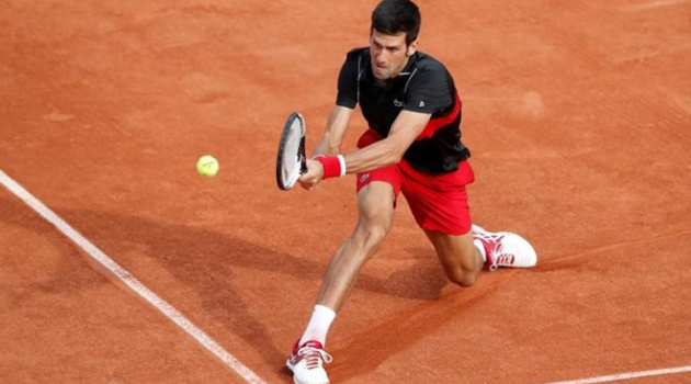 Djokovic kêu trời vì mặt sân Roland Garros