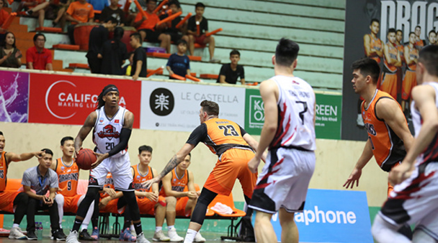 Jaywuan Hill bừng sáng, Khủng long xơi tái Rồng sông Hàn