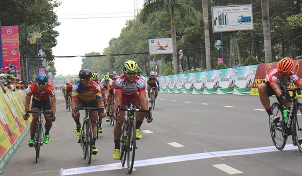 Chặng 4 giải xe đạp đồng bằng sông Cửu Long: Nỗ lực tách tốp không thành