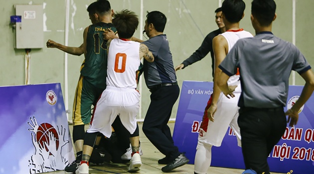 Chính thức : Liên đoàn bóng rổ Việt Nam công bố án phạt tới Lê Văn Đầy và Lê Phước Thắng 