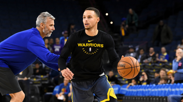 Bất lực nhìn Warriors thua đau, Curry sẽ tái xuất ở trận tới