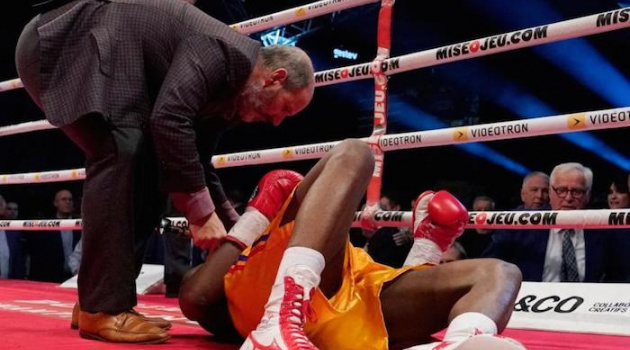 Siêu nhân nhập viện khẩn cấp sau khi bị hạ knock-out 