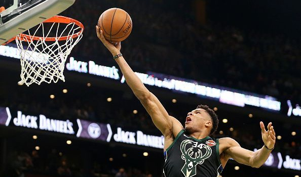 Antetokounmpo bẻ cánh “đại bàng”, Bucks chạy đà hoàn hảo trước đại chiến