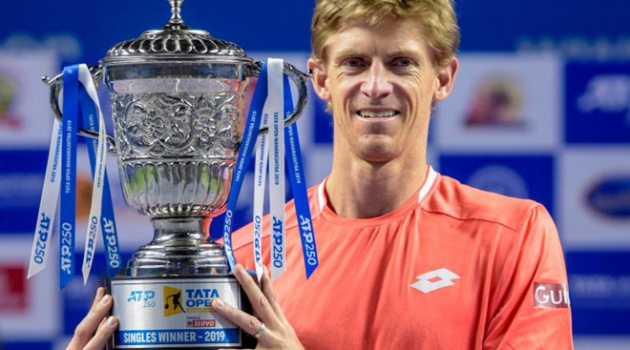 'Máy giao bóng' Karlovic tung 36 cú ace nhưng vẫn không thể đoạt cup