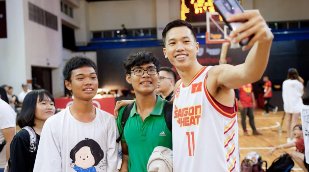 Sang Đinh và dòng chia sẻ đầu tiên sau cú Smack Down của Michael Singletary