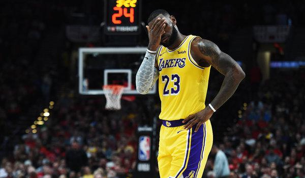 LeBron James tiếp tục nhận sự chỉ trích từ một quan chức cấp cao tại NBA