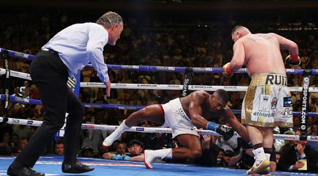 Dillian Whyte: “Joshua thua do thiếu thuốc kích thích”
