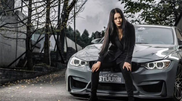 Mỹ nữ áo đen lạnh lùng khoe dáng bên xế độ BMW