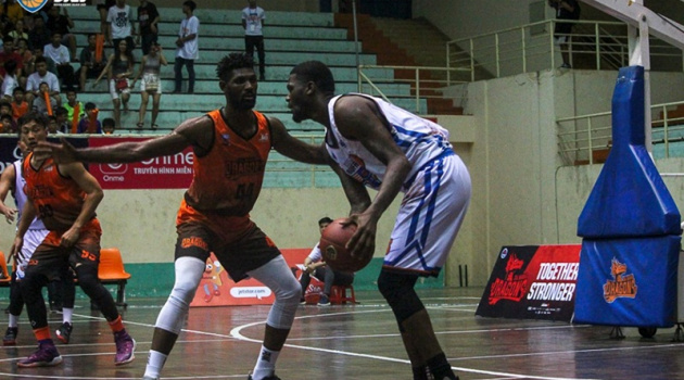 Thi đấu quật cường, Danang Dragons phá dớp trước Hanoi Buffaloes