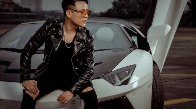 Rapper Ashi khoe vẻ phong trần lãng tử bên ‘siêu bò tót’ Lamborghini 20 tỷ đồng