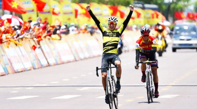 Chặng 16 cuộc đua xe đạp Cúp truyền hình TP.HCM: Chiến thắng đầu tiên của êkip Hà Nội