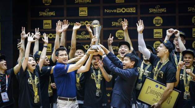 Chùm ảnh: Saigon Heat ăn mừng chức vô địch VBA lần thứ 3 liên tiếp