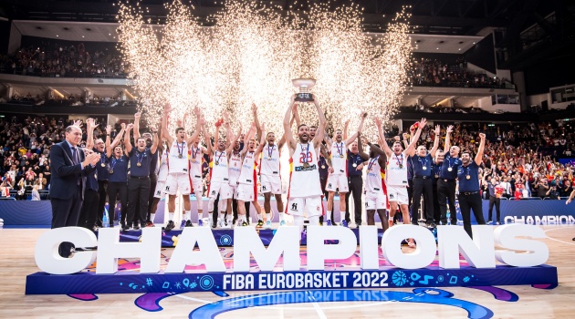 Chùm ảnh: Tây Ban Nha ăn mừng chức vô địch EuroBasket 2022