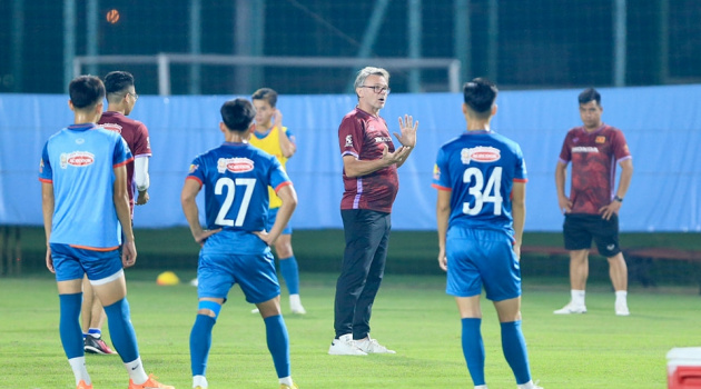 HLV Troussier chốt danh sách đấu Trung, Hàn: Loại Văn Hậu, Tấn Tài, nhiều cầu thủ U23