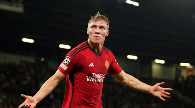 Ghi bàn khó tin, Hojlund khiến CĐV Man Utd nở mày nở mặt