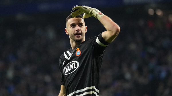 CĐV Espanyol phản đối dữ dội thủ môn Joan Garcia sang Barcelona