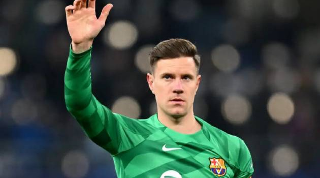Ter Stegen bất mãn khi Barcelona dựng kế hoạch cho thủ môn trẻ Joan Garcia