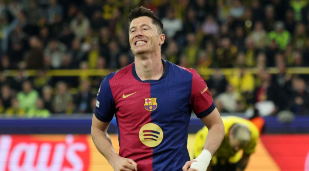Robert Lewandowski vượt mốc 100 bàn thắng cho Barcelona