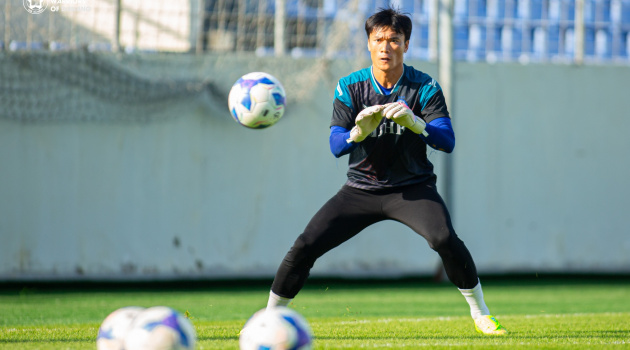 Bùi Tiến Dũng tỏa sáng giúp Đà Nẵng trụ hạng V.League kịch tính
