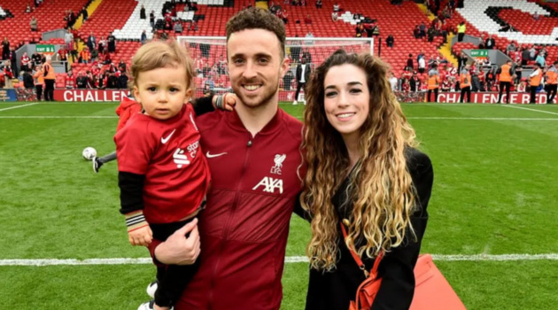 Vợ Diogo Jota gắng gượng nhận dạng thi thể chồng  sau thảm kịch