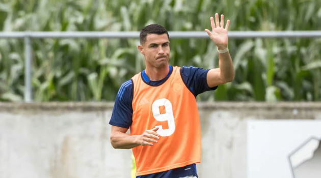 Ronaldo có thể chi gần 90.000 bảng để tặng áo cho người hâm mộ