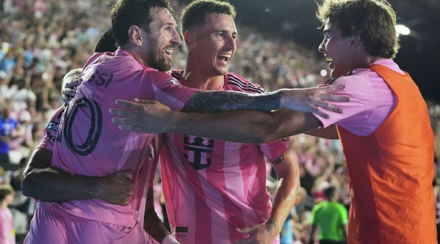 Messi rực sáng với cú đúp, Inter Miami ngược dòng vào chung kết Leagues Cup