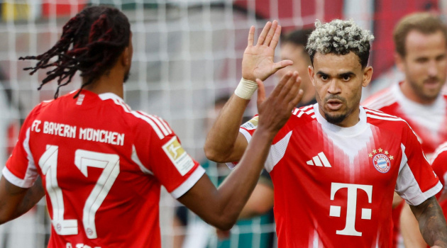 Bayern Munich thắng kịch tính trước Augsburg trong trận đấu đầy cảm xúc