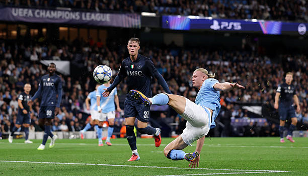 Manchester City đánh bại Napoli 2-0, Haaland lập kỷ lục Champions League