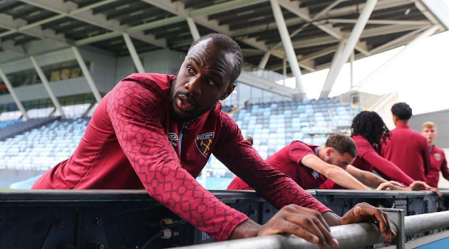 Michail Antonio tập cùng Brentford, nuôi hy vọng tái xuất Ngoại hạng Anh