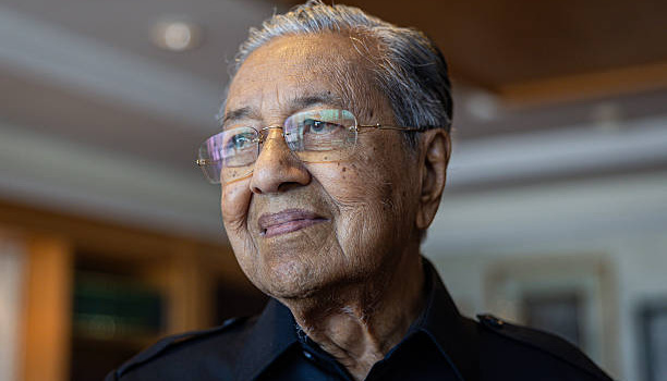 Cựu Thủ tướng Mahathir chỉ trích FAM, yêu cầu bóng đá Malaysia đặt lại giá trị trung thực