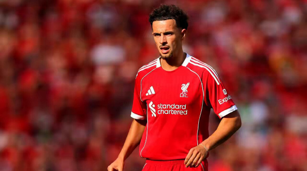 Curtis Jones “ăn mừng hụt” vì Salah bỏ lỡ cơ hội, fan MU tha hồ trêu chọc