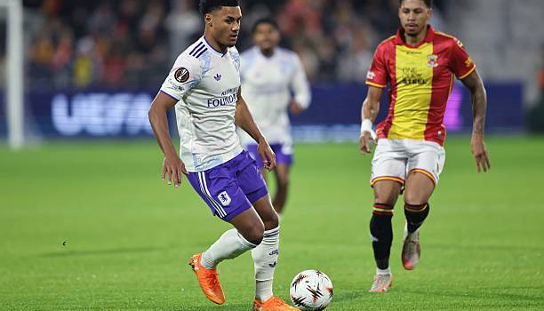 Aston Villa ôm hận trên đất Hà Lan, Buendia đá hỏng phạt đền