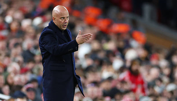 HLV Arne Slot vẫn tin tưởng dù Liverpool lún sâu vào khủng hoảng