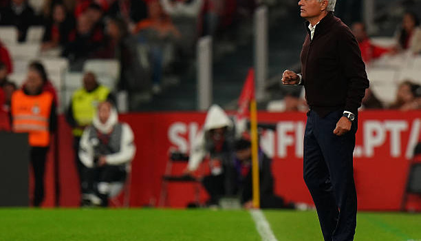 Benfica thoát hiểm nhờ điều chỉnh chiến thuật kịp thời của Mourinho