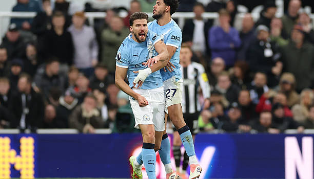 Ruben Dias bức xúc với VAR sau trận thua Newcastle