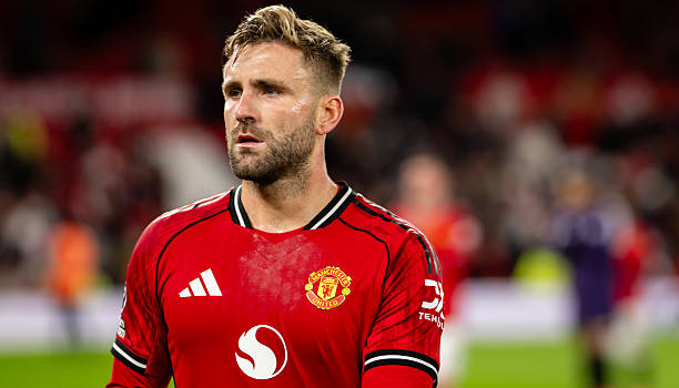 Gary Neville chỉ trích Luke Shaw thiếu quyết liệt trong thất bại của Man United