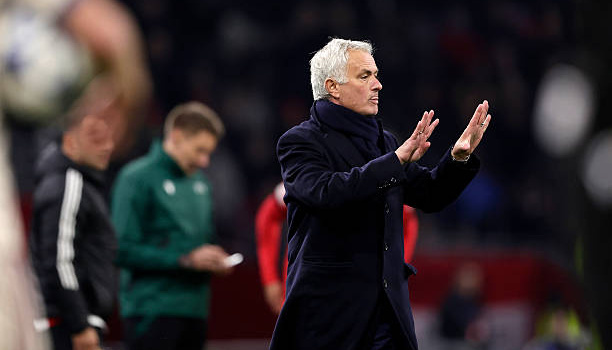 Benfica ngược dòng nghẹt thở trước Nacional, Mourinho nối dài mạch thắng