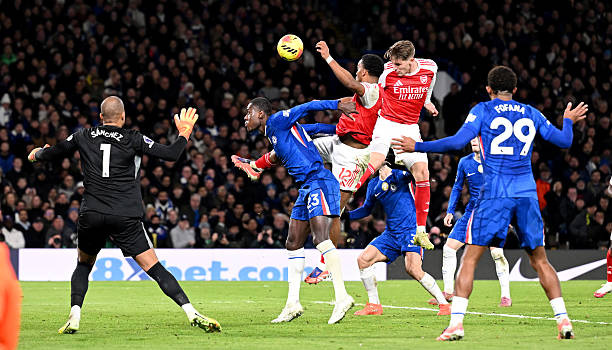 Arsenal và cuộc cách mạng bóng chết