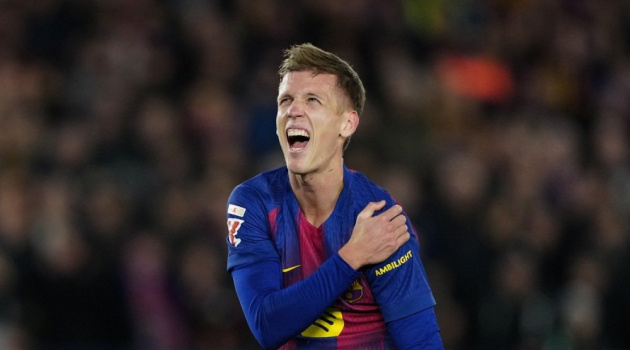 Barcelona lo lắng sau chấn thương vai của Dani Olmo