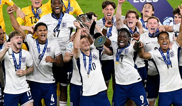 U21 Anh đăng quang EURO sau trận chung kết nghẹt thở trước U21 Đức