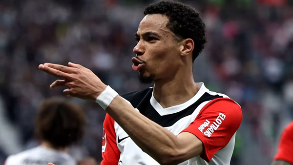 Newcastle đứng trước lựa chọn khó về Isak và thương vụ Ekitike đầy rủi ro