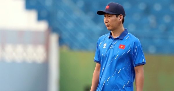 HLV Kim Sang-sik trở lại tập luyện, U23 Việt Nam quyết tâm với bài đối kháng