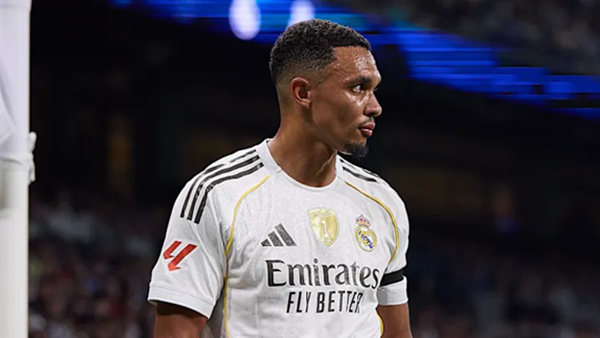 Alexander-Arnold ra mắt Real Madrid thảm họa, fan Liverpool hả hê 'ăn mừng'