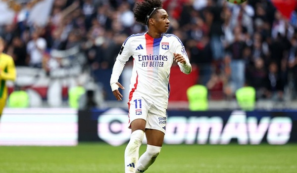 Vì sao Malick Fofana từ chối Chelsea và Liverpool để gắn bó với Lyon?