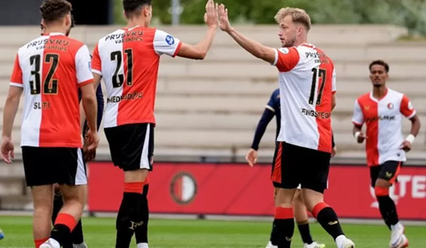 Van Persie tiếp tục thăng hoa, Feyenoord toàn thắng sau 4 vòng tại Eredivisie